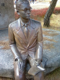 Yiyuksa Bronze.jpg · 출처: <a href="https://commons.wikimedia.org/wiki/File:Yiyuksa_Bronze.jpg">위키미디어 커먼즈</a> (퍼블릭 도메인)