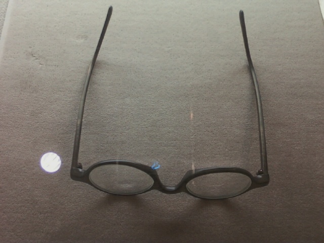 파일:Yiyuksa eyeglasses.jpg · 출처: <a href="https://commons.wikimedia.org/wiki/파일:Yiyuksa_eyeglasses.jpg">위키미디어 커먼즈</a> (퍼블릭 도메인)